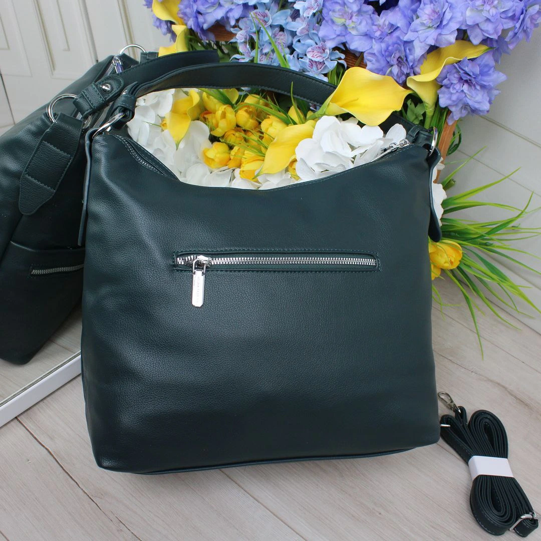 Жіноча зелена сумка-мішок з екошкіри для активного відпочинку